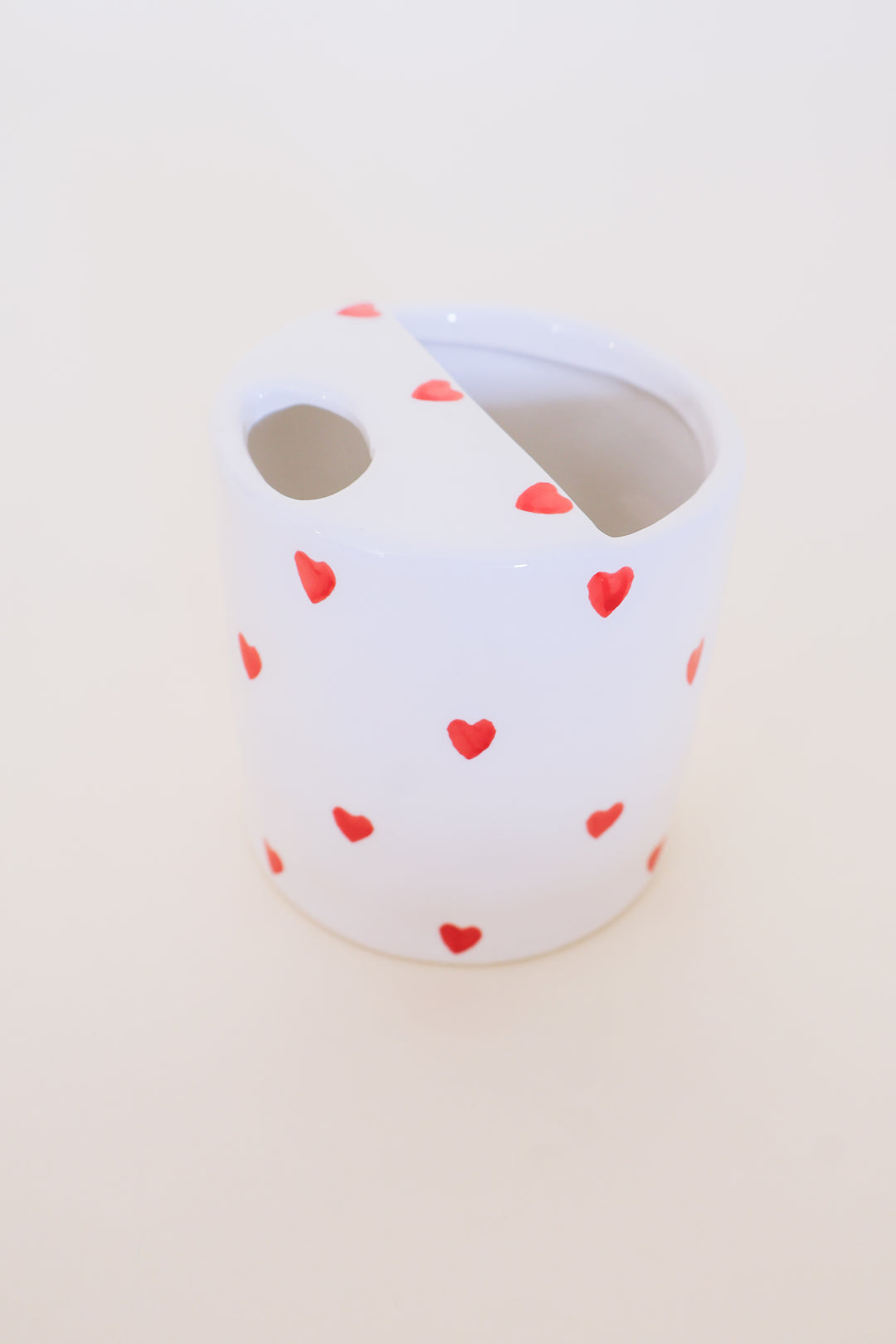 Hand-Painted Vintage Ceramic Coffee Mug – Red Hearts