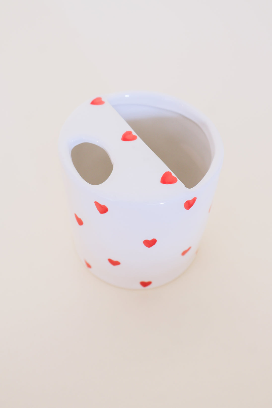 Hand-Painted Vintage Ceramic Coffee Mug – Red Hearts