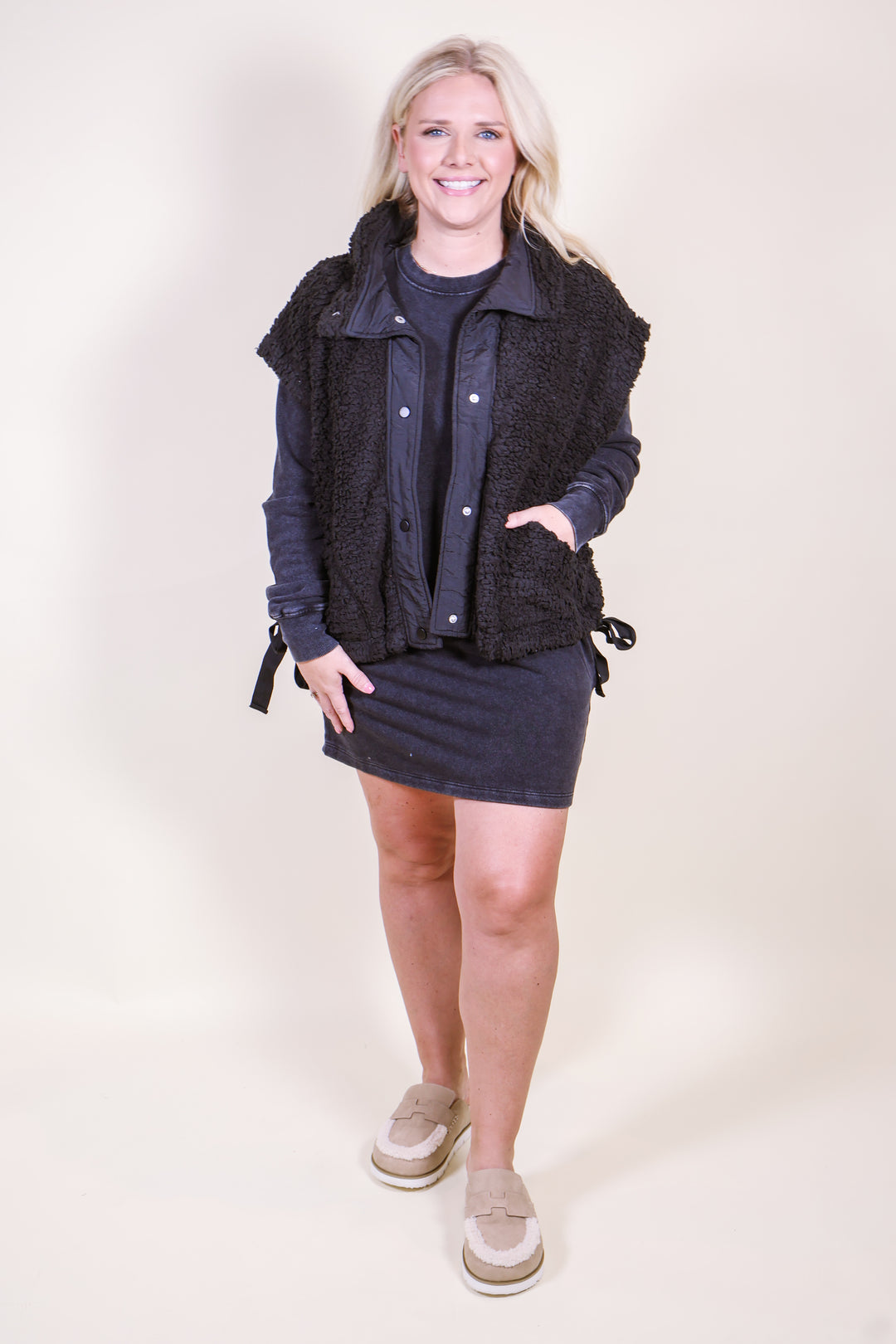 Oversized Faux Fur Vest - Black
