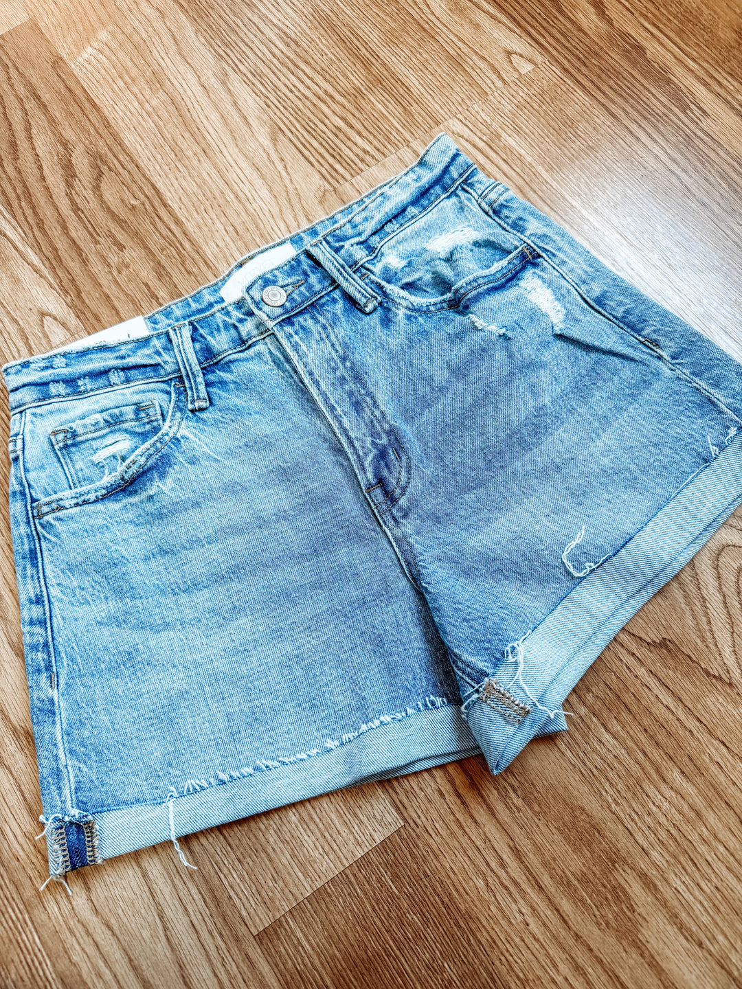 Callie Cuffed Denim Shorts - Medium Wash